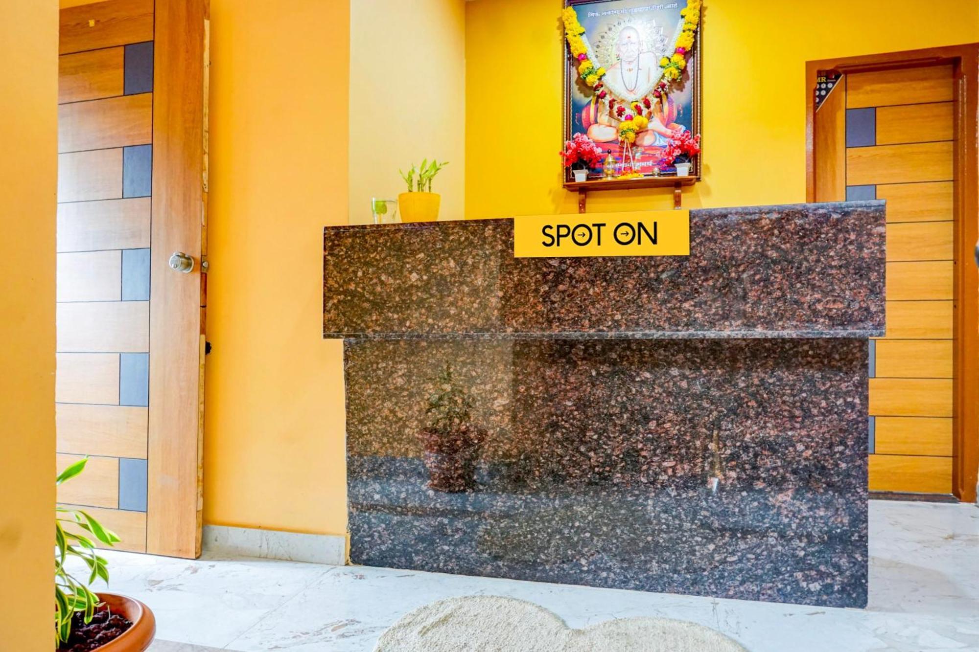 Spot On Hotel Shree Samarth Lodging Kolhapur Esterno foto